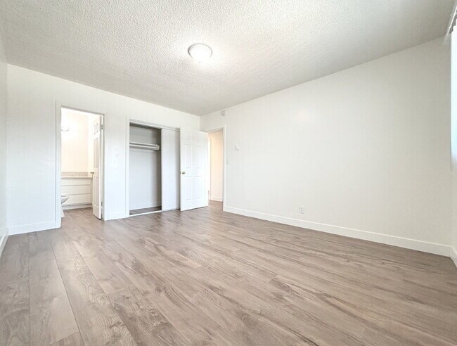Building Photo - 820 Oakwood St