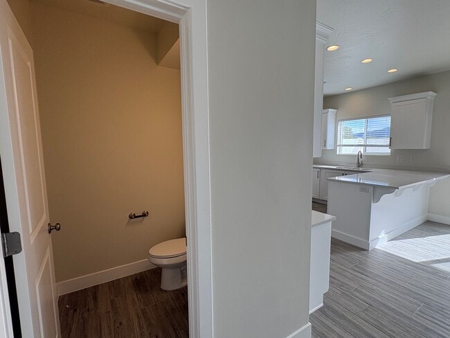 Building Photo - Brand New Townhome