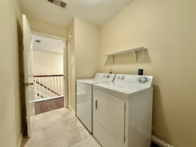 Building Photo - 105 S Spiral Vine Cir