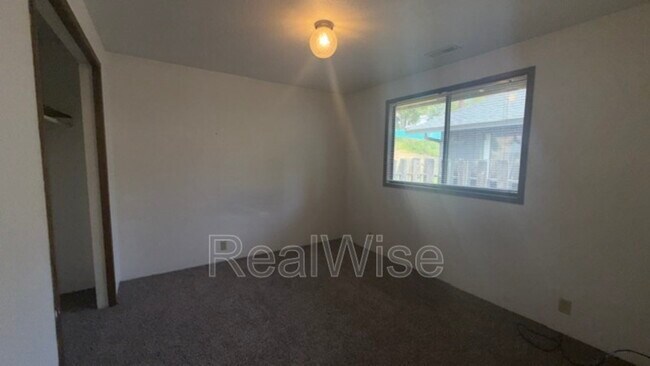 Building Photo - 1132 NE Barager Ave