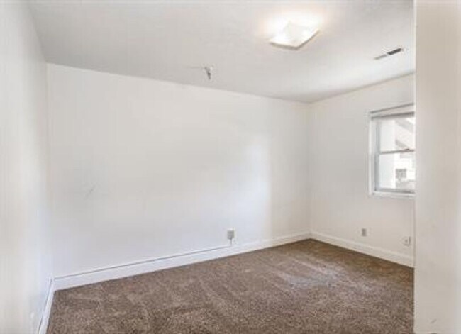 Building Photo - 471 Dallas St