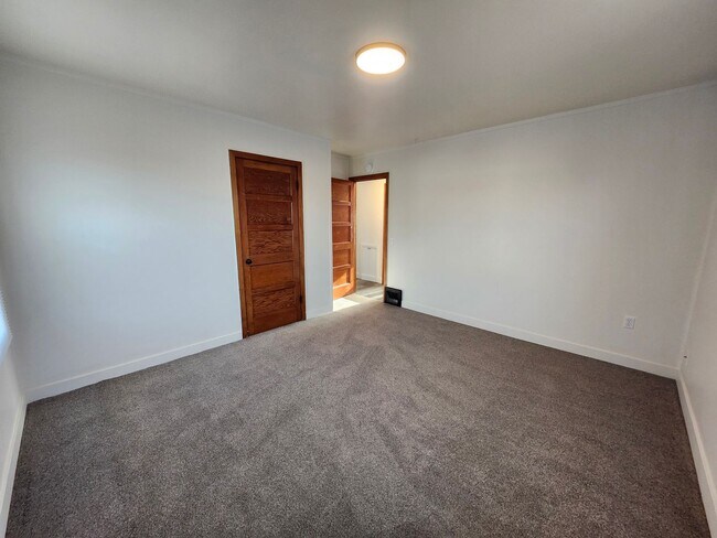 Building Photo - Pet Friendly Richland Duplex!