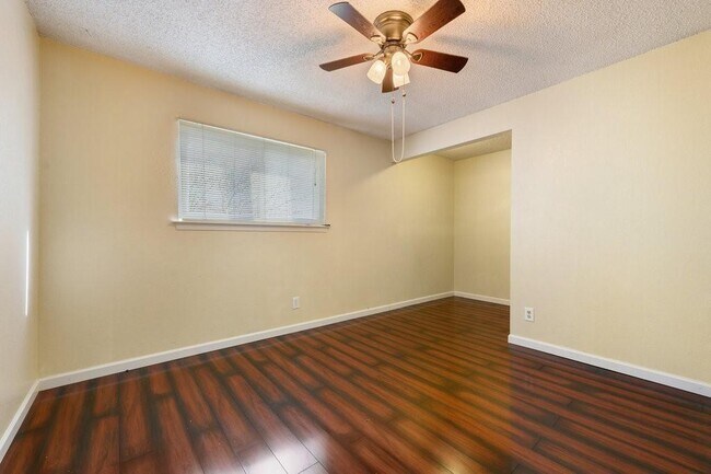 Building Photo - 11105 Blackmoor Dr