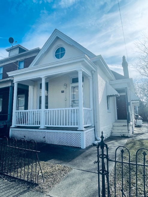 Building Photo - 219 W 15th St