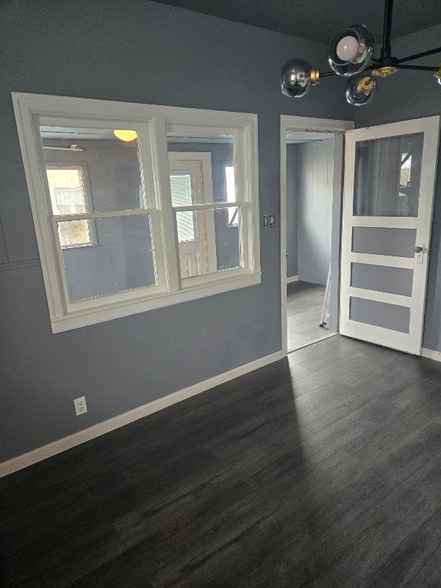 Building Photo - 716 E 1st St