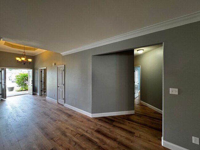 Building Photo - Near Redstone Arsenal Gate 1 with fence, storm shelter and AMAZING spa shower in primary suite