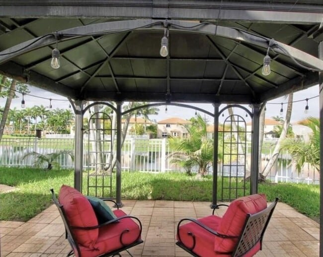 Building Photo - 3571 NE 11th Dr