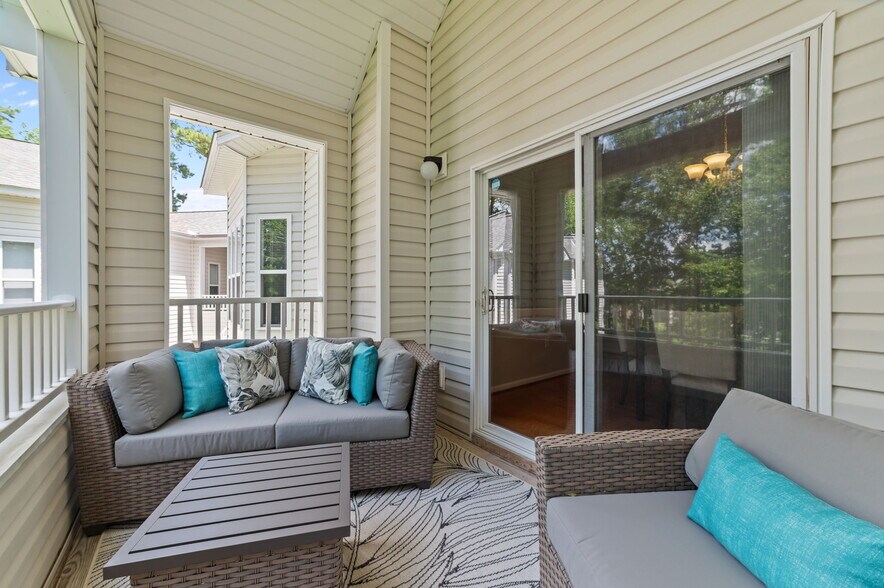 Building Photo - 1121 Turtle Creek Rd