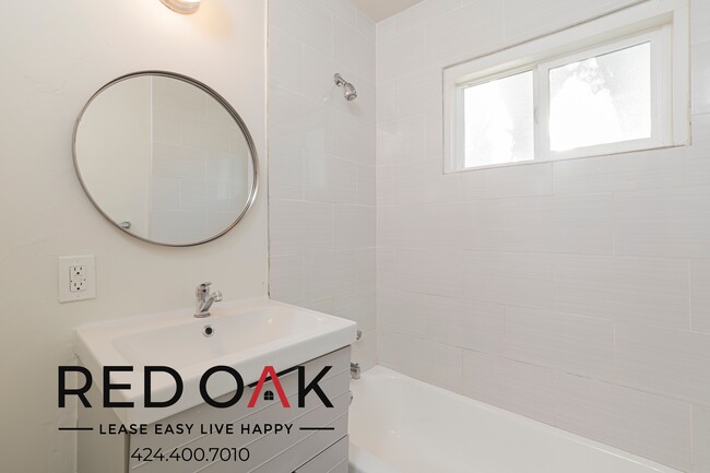 Building Photo - Beautiful One Bedroom with Hardwood Style ...