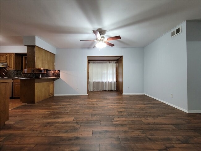 Building Photo - 738 Hawthorne Ln