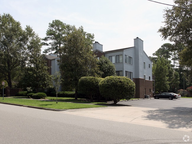 Building Photo - Hawthorne Court