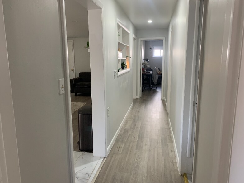 Building Photo - 214 Sand Creek Rd