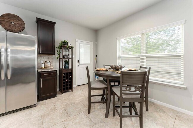 Building Photo - 1415 Woods Lake Ct