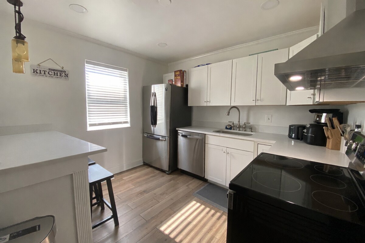 Building Photo - 7416 Rhondda Dr