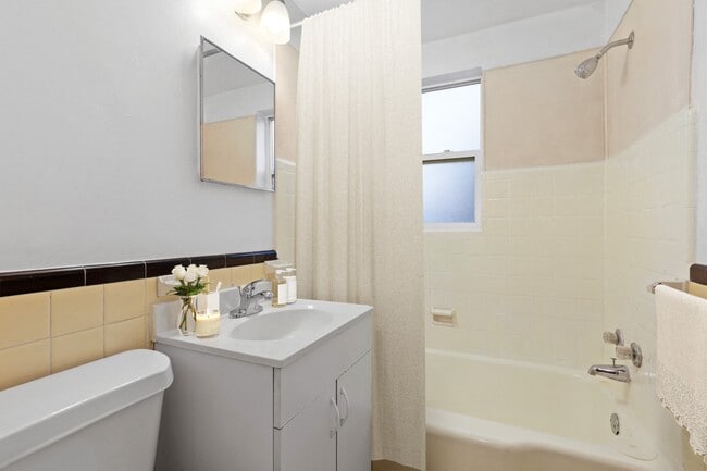 Building Photo - Cherry Street Townhomes