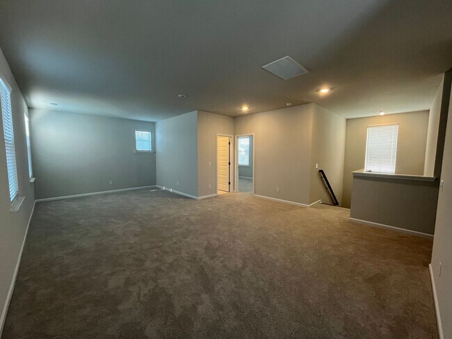 Building Photo - Stunning 4 Bedroom 4.5 Bath Home In Summer...