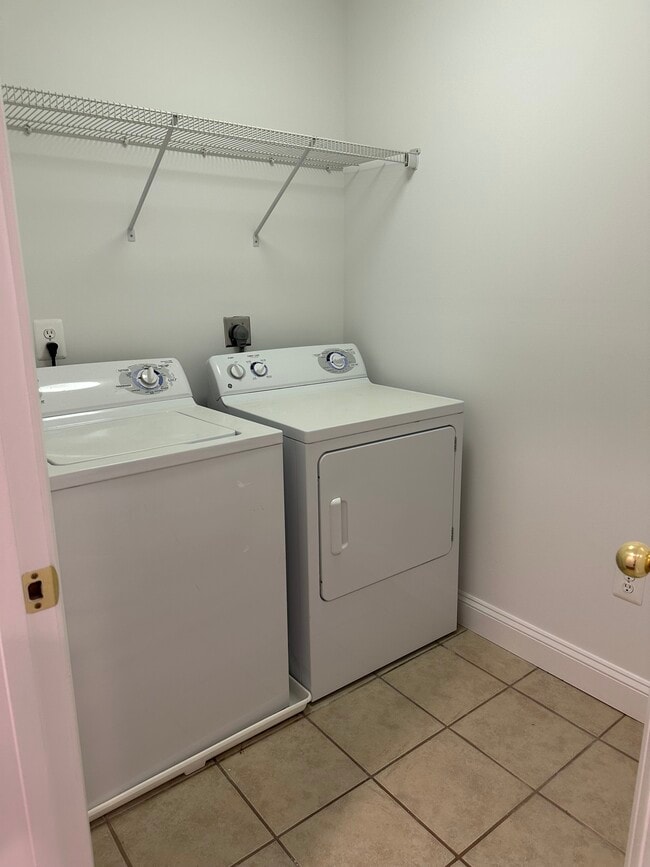 Building Photo - 5628 7th Rd S