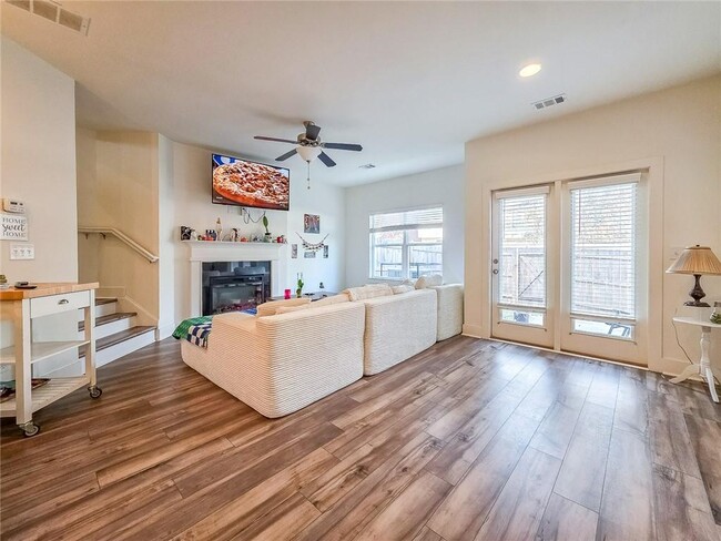 Building Photo - 5786 Calle Vis Dr