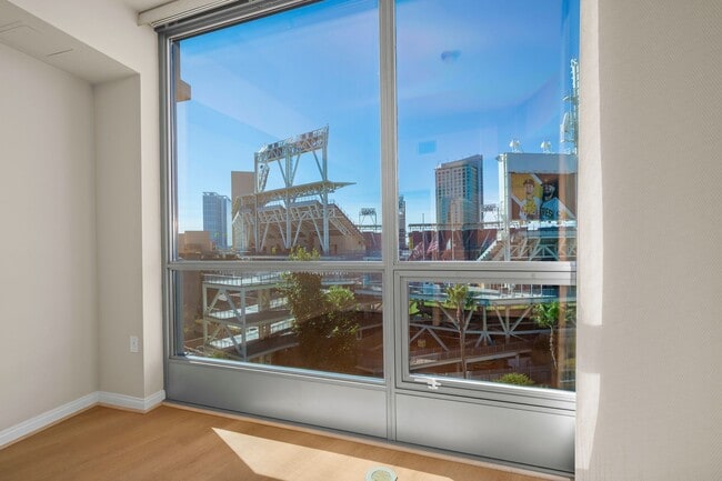 Building Photo - Beautiful Condo Right Across from Petco Park!
