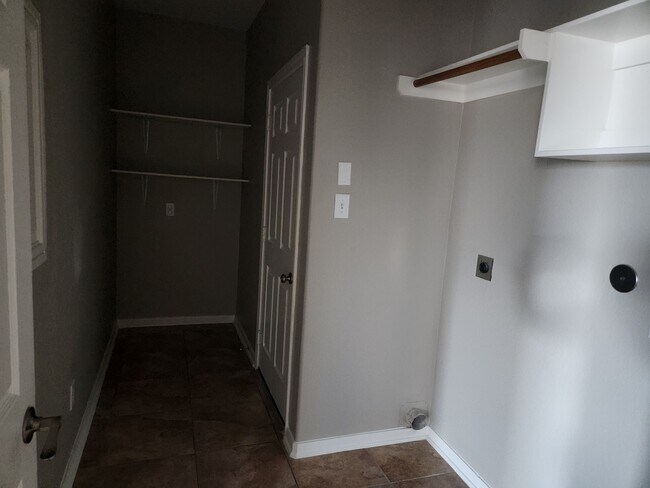 Building Photo - 20676 Oakhurst Meadows Dr