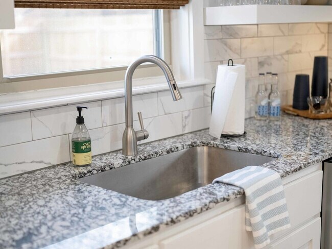 Building Photo - 201 N Dogwood St