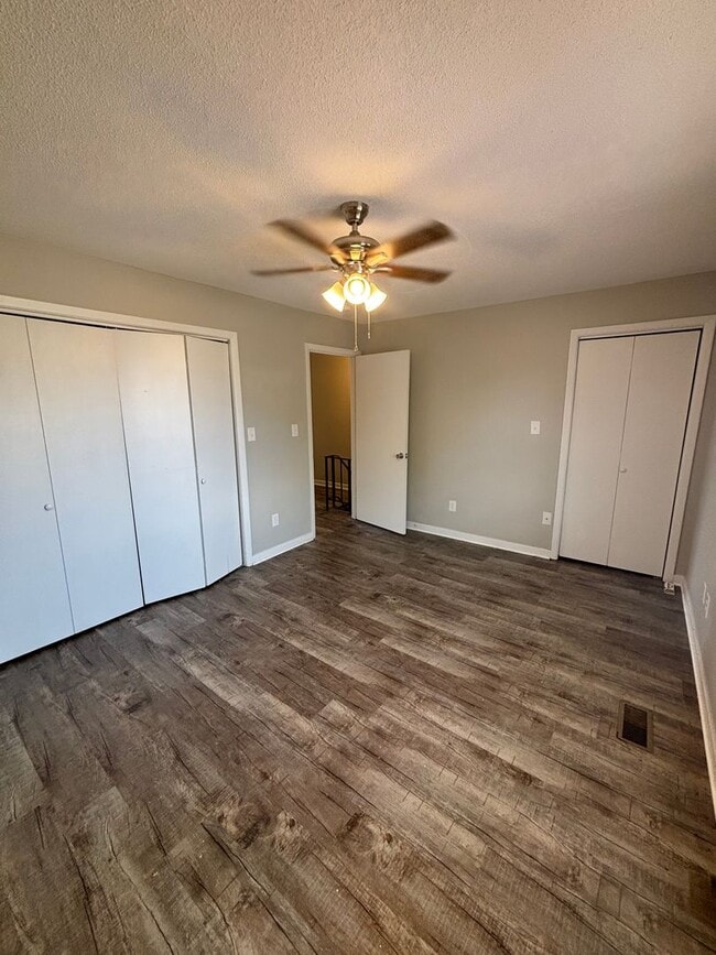 Building Photo - 1837 Lively Rd