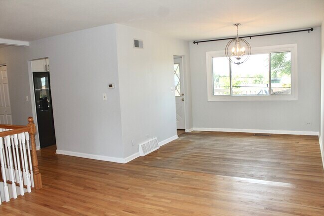 Building Photo - 2510 Ravinia Ln