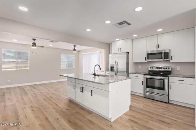 Building Photo - 1747 S Windsor