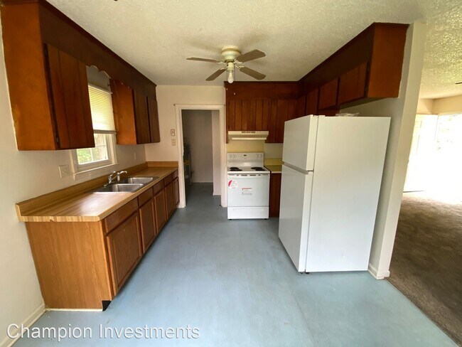 Building Photo - 2 br, 1 bath House - 207 W. Shannonhouse St