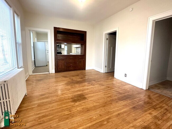 Building Photo - PM-221-002