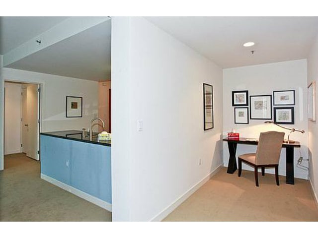 Building Photo - 301 Main St