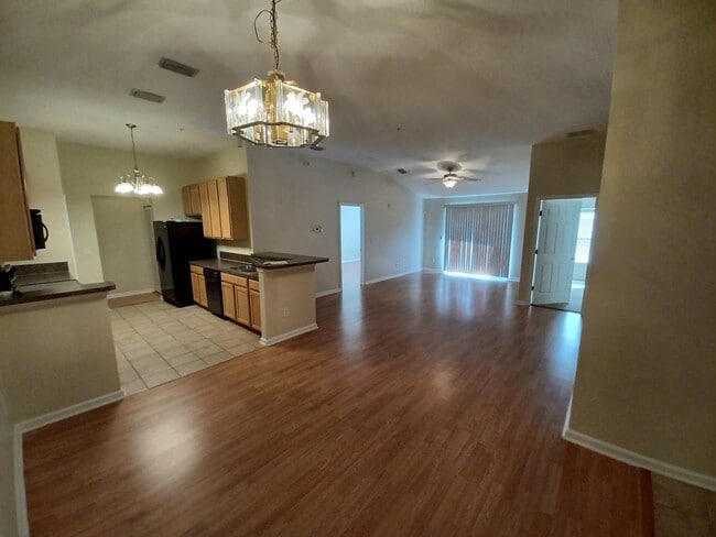 Building Photo - "$500 MOVE-IN SPECIAL! - Beautifully Updated 2/2 Condo in Gated Southside Neighborhood!"