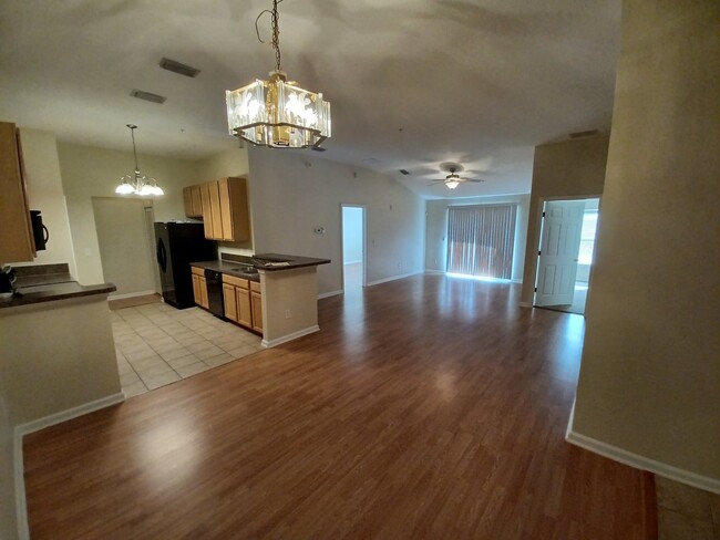 Building Photo - Stunning Southside Condo in Gated Community!!