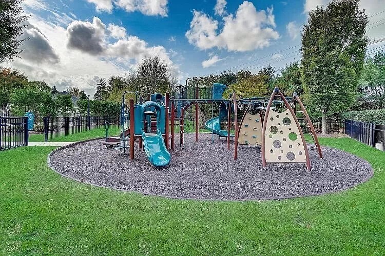 Building Photo - 627 Timberlake Dr