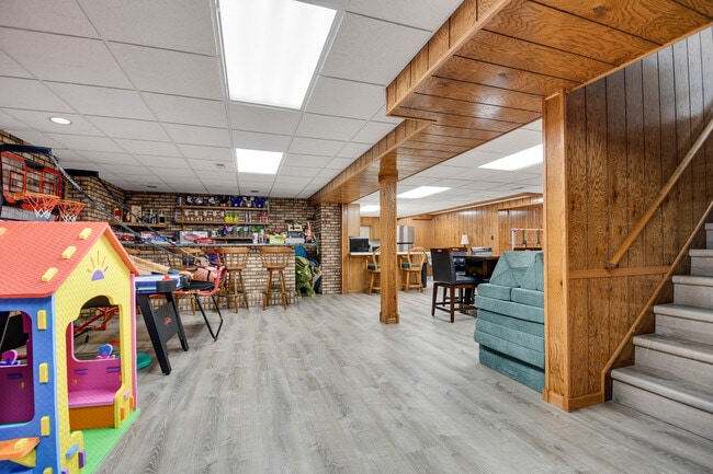 Building Photo - 10600 Ridgewood Dr