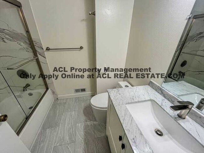 Building Photo - Spacious, Centrally Located 4 Bedroom 3 Bathroom Home