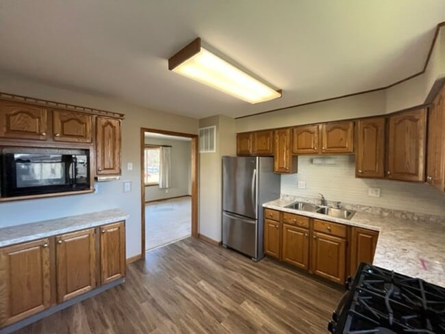 Building Photo - Single Family Home