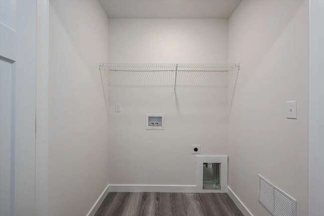 Building Photo - 2025 Built Townhome - Move-In Ready!