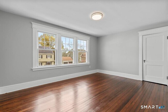 Building Photo - 36 Quentin St