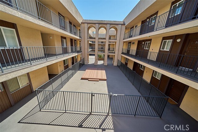 Building Photo - 433 S Manhattan Pl