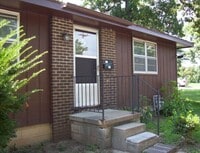 Building Photo - Cozy 2 bedroom duplex in NE Springfield!