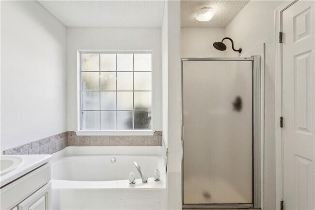 Building Photo - 3025 Vineyard Way