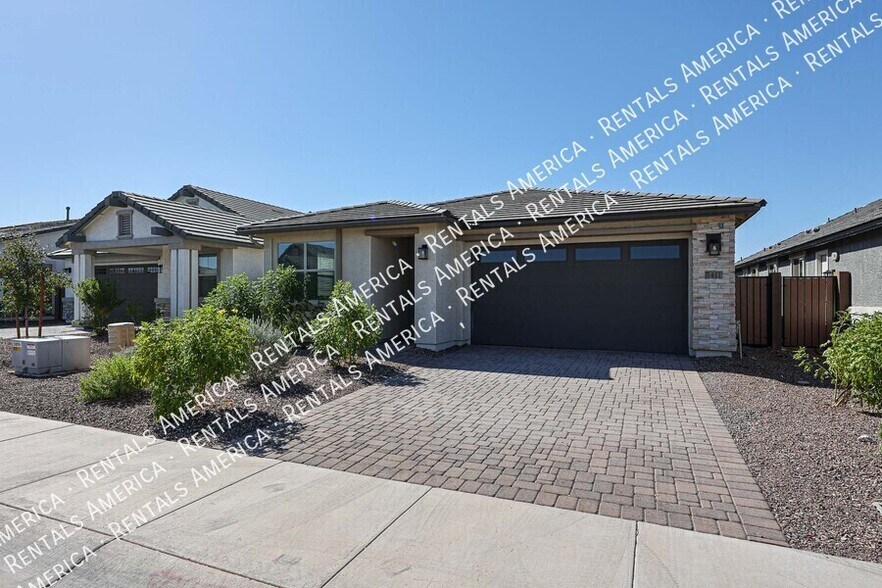 Building Photo - 5411 W Royal Palm Rd