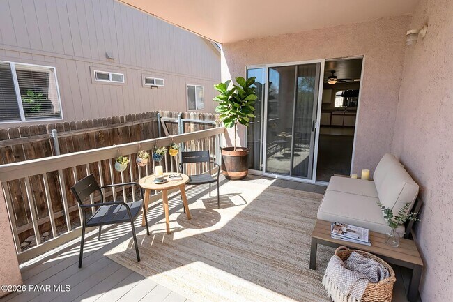 Building Photo - 8415 E Leigh Dr