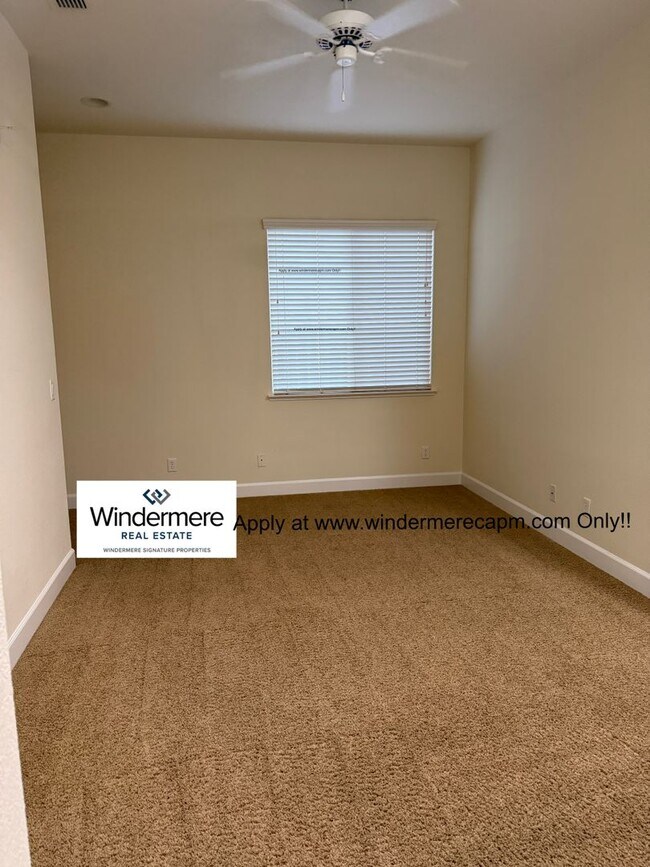 Building Photo - Welcome Home To This Well Maintained Immaculate Westlake Gated Community HOME!