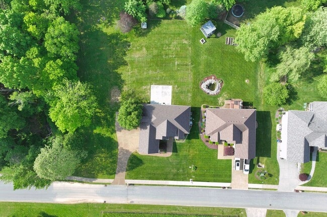 Building Photo - **BEAUTIFUL, WELL-MAINTAINED BRICK HOME ON A LOVELY 0.63-ACRE LOT IN A DESIRABLE NEIGHBORHOOD**