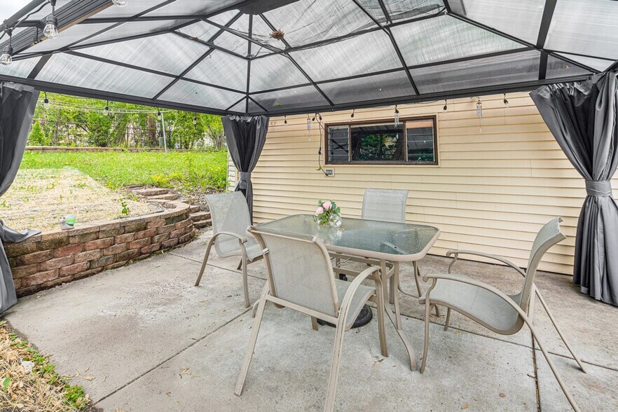 Building Photo - 117 Marryat Pl