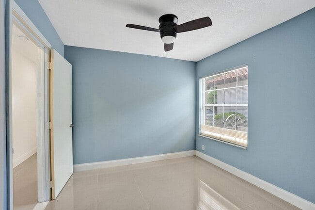 Building Photo - 17866 SW 10th Ln