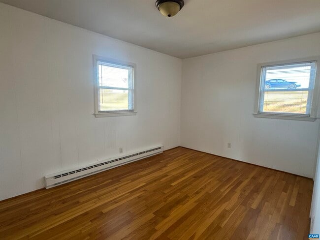 Building Photo - 2432 Eastham Hill