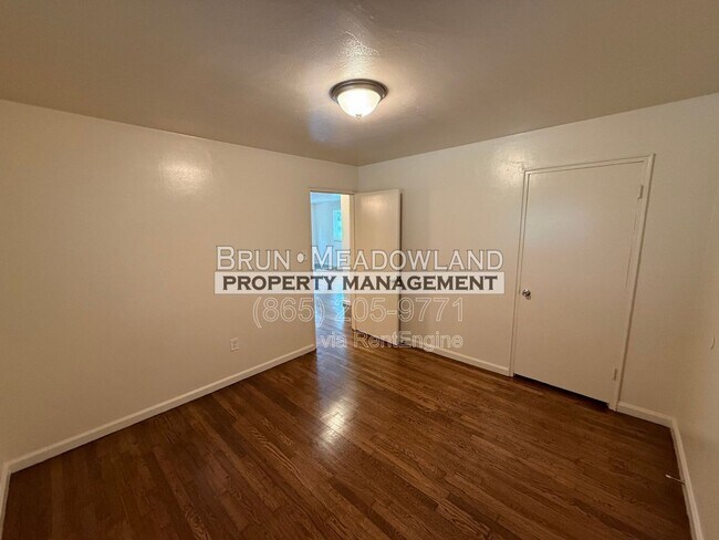 Building Photo - 3813 Woodlake Dr